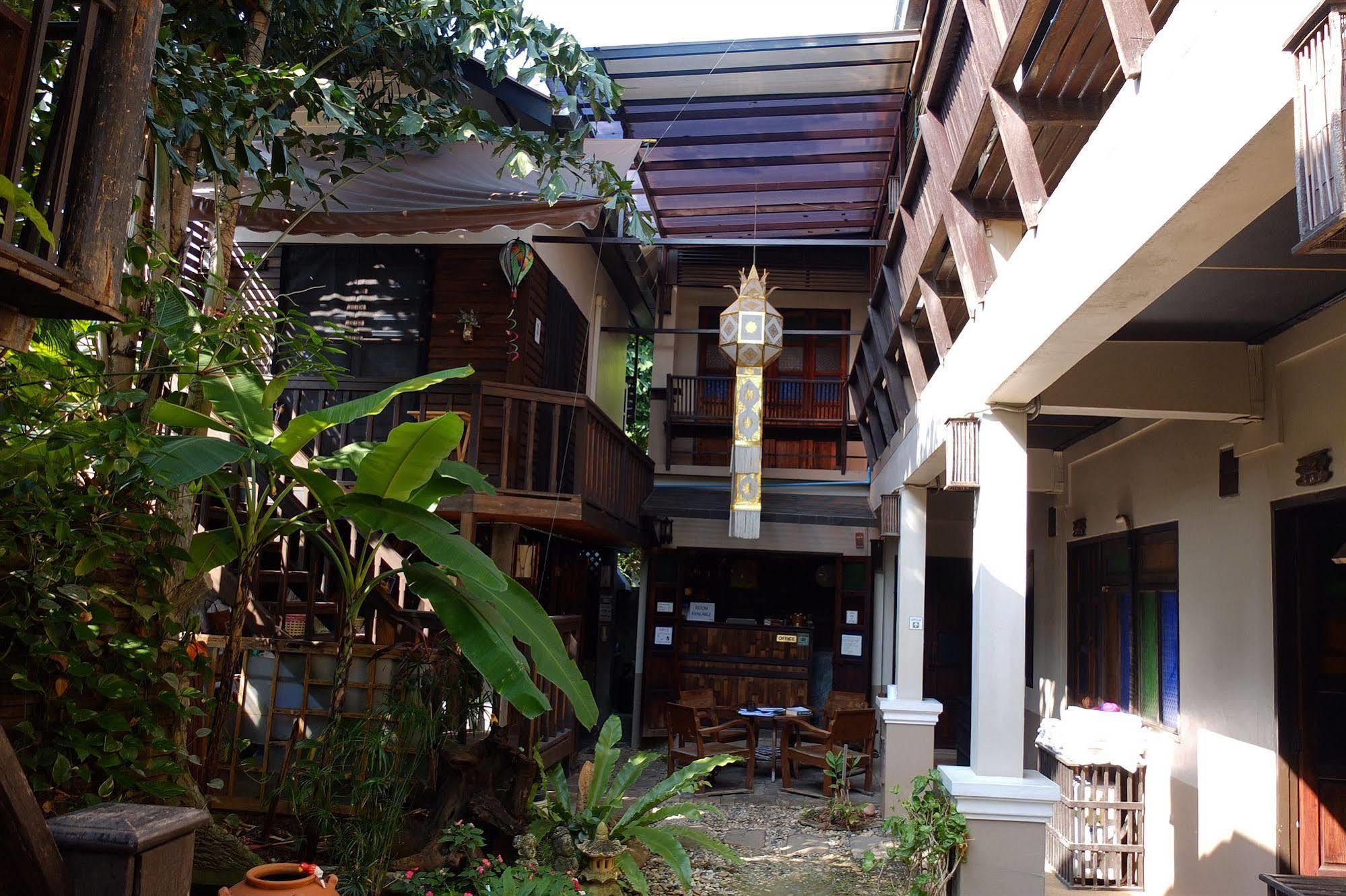 Saithong Guesthouse Chiang Mai Exterior photo